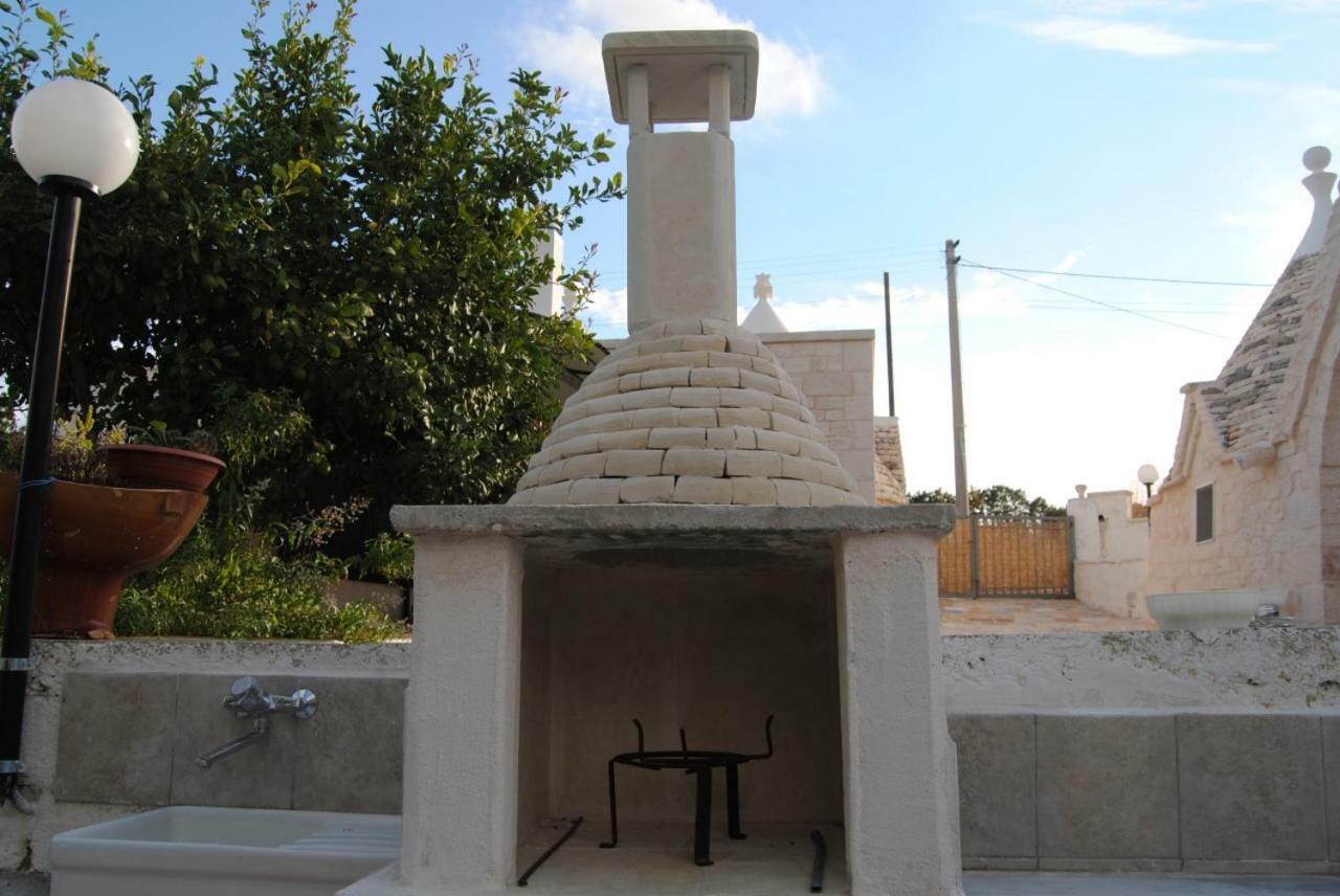 Trullo Le Tre Sorelle Cisternino Bagian luar foto