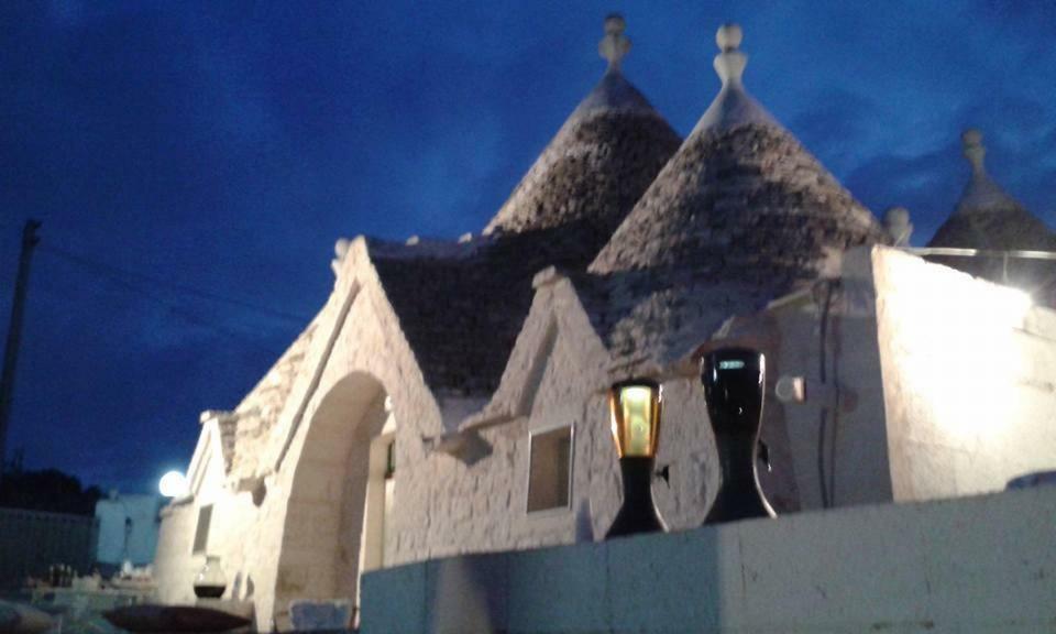 Trullo Le Tre Sorelle Cisternino Bagian luar foto